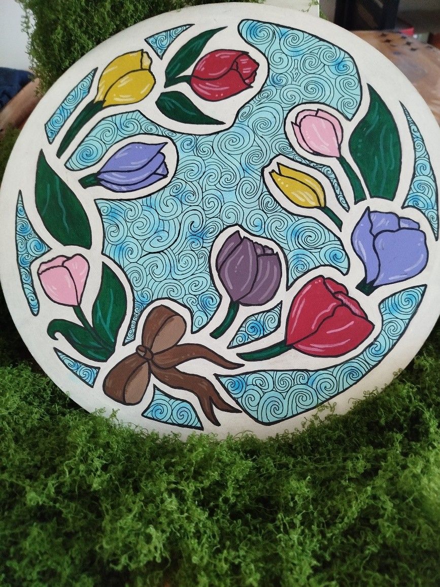 Dessous de plat artisanal – Fleurs enchantées sur fond bleu