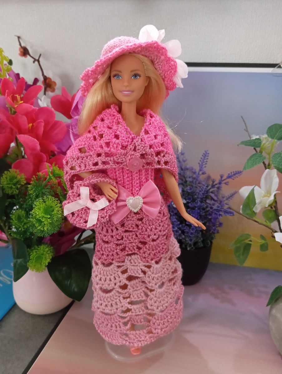 Robe rose pour poupée type Barbie