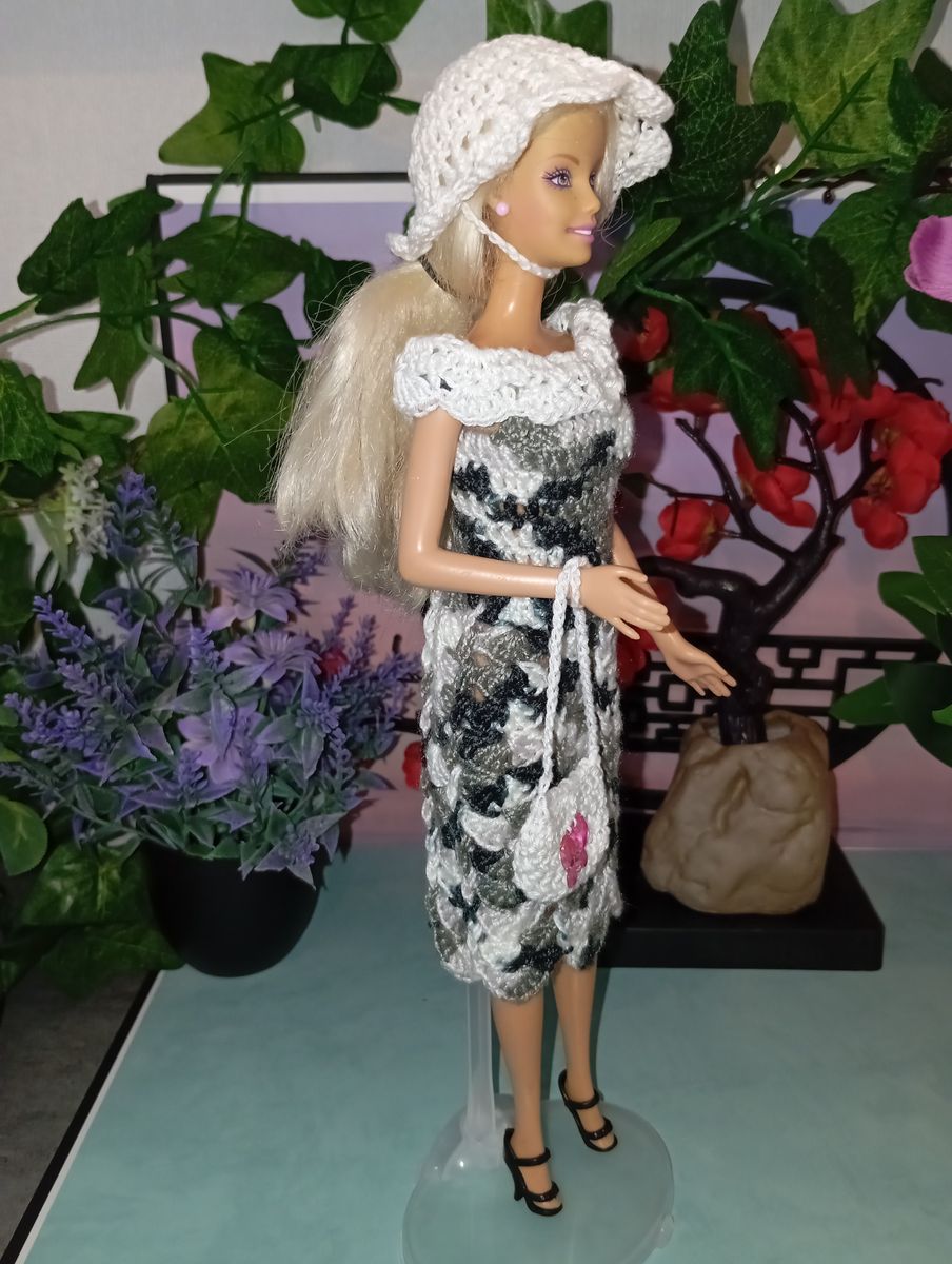 Robe blanche/noire pour poupée type Barbie