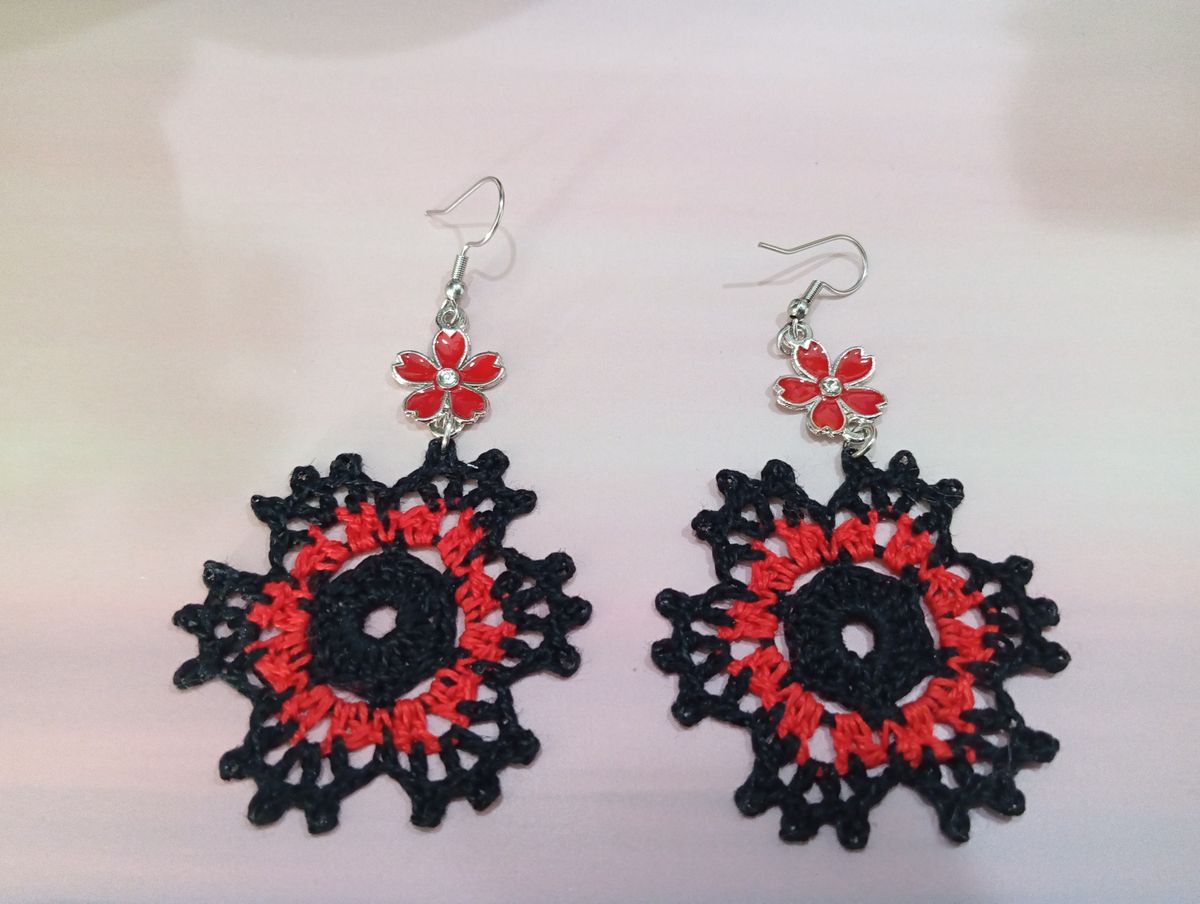 Boucle d'Oreille Noire/rouge
