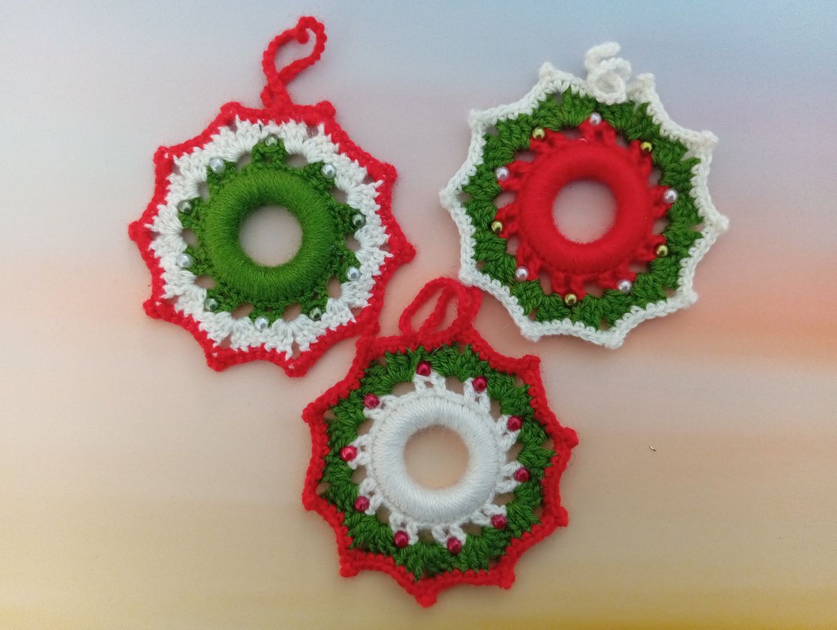 Lot de Petites couronnes de Noël blanche/verte/rouge