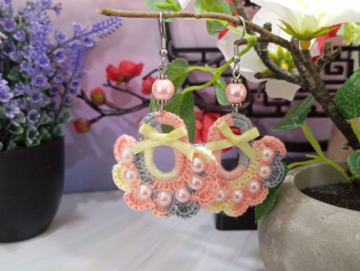 Boucle d'Oreille Rose/Grise/Jaune avec perles