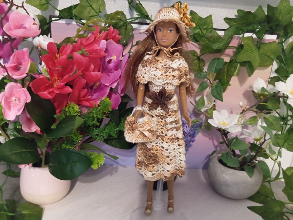Robe longue marron/beige pour poupée type Barbie