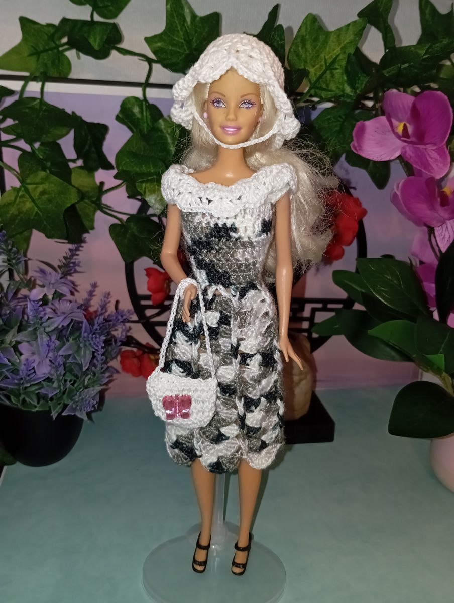 Robe blanche/noire pour poupée type Barbie