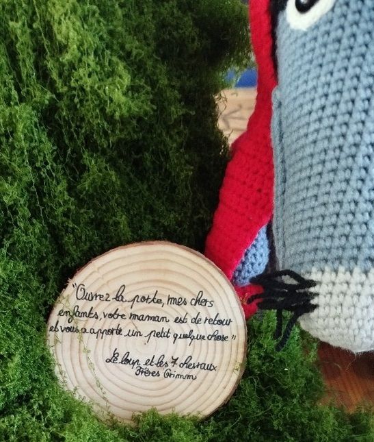 Disque en bois illustré – Le Loup et les Sept Chevreaux 