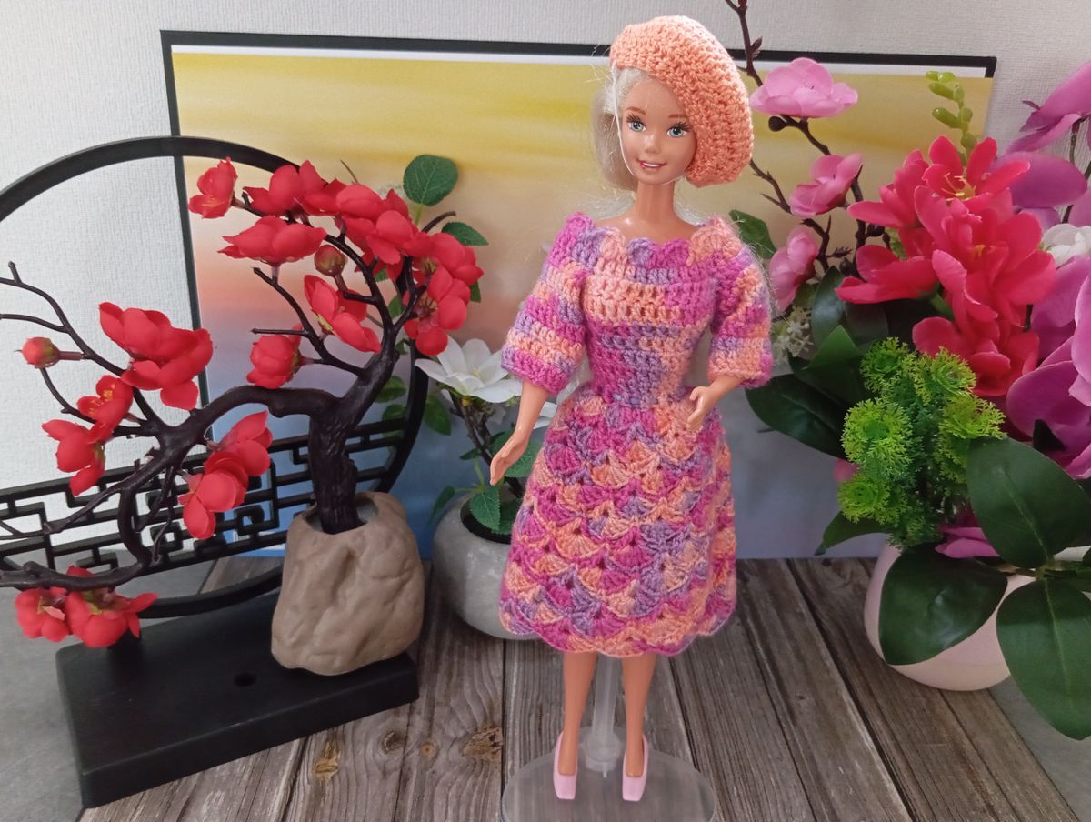Robe fuchsia/saumon/mauve pour poupée type Barbie