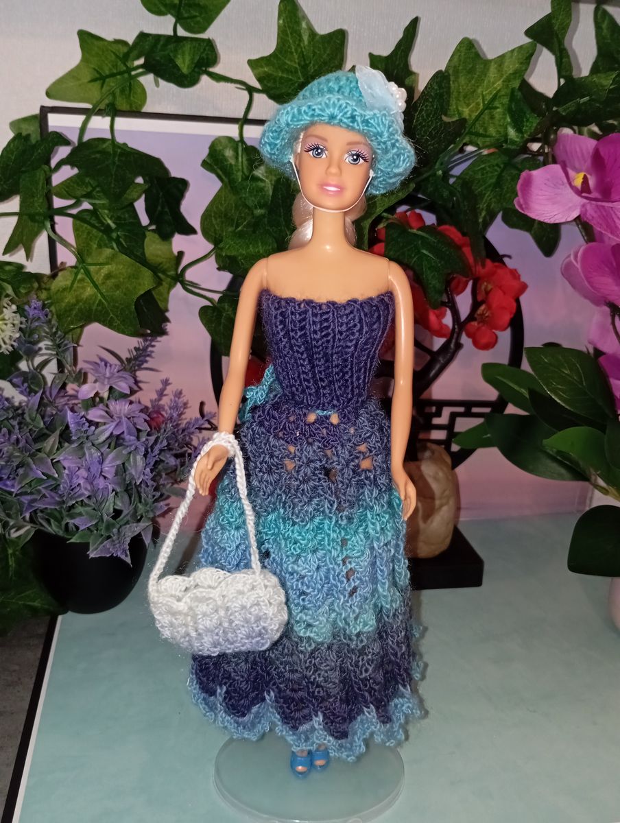 Robe longue bleue pour poupée type Barbie