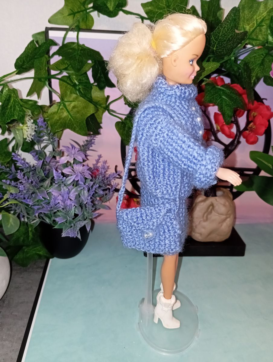 Tailleur bleu pour poupée type Barbie