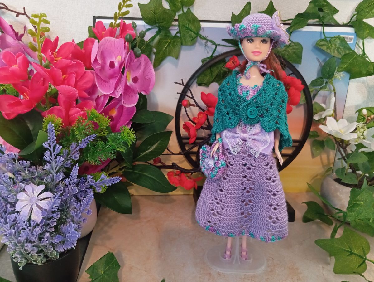 Robe mauve/verte pour poupée type Barbie
