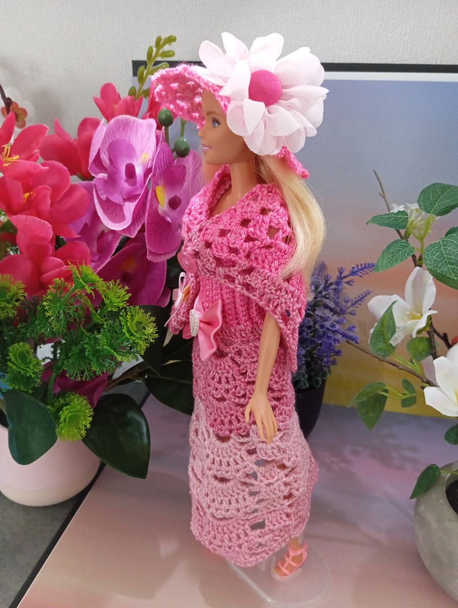 Robe rose pour poupée type Barbie