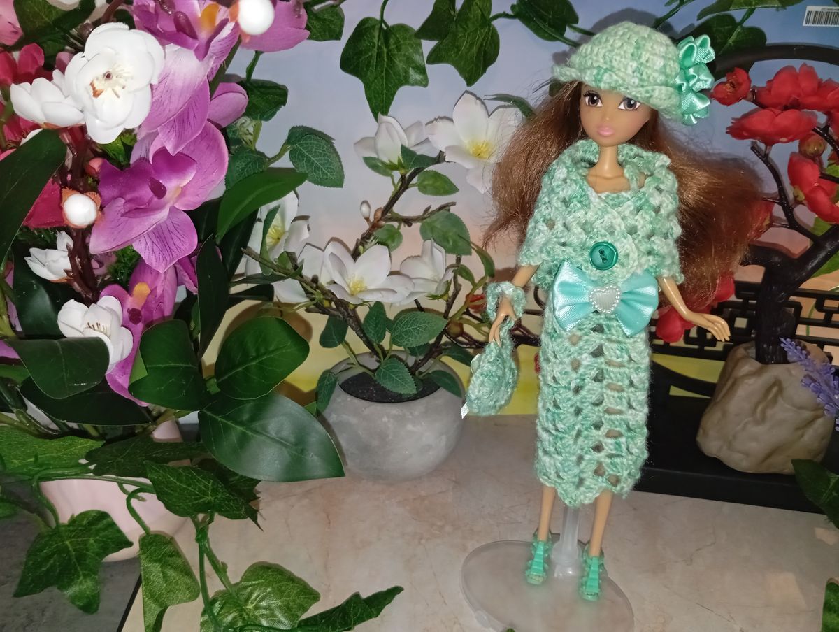 Robe verte pour poupée type Barbie