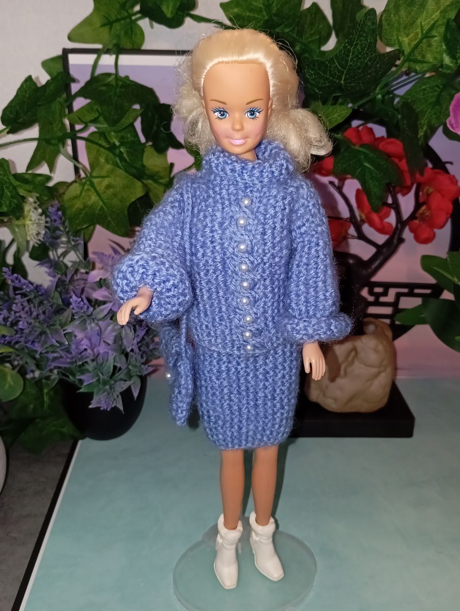 Tailleur bleu pour poupée type Barbie