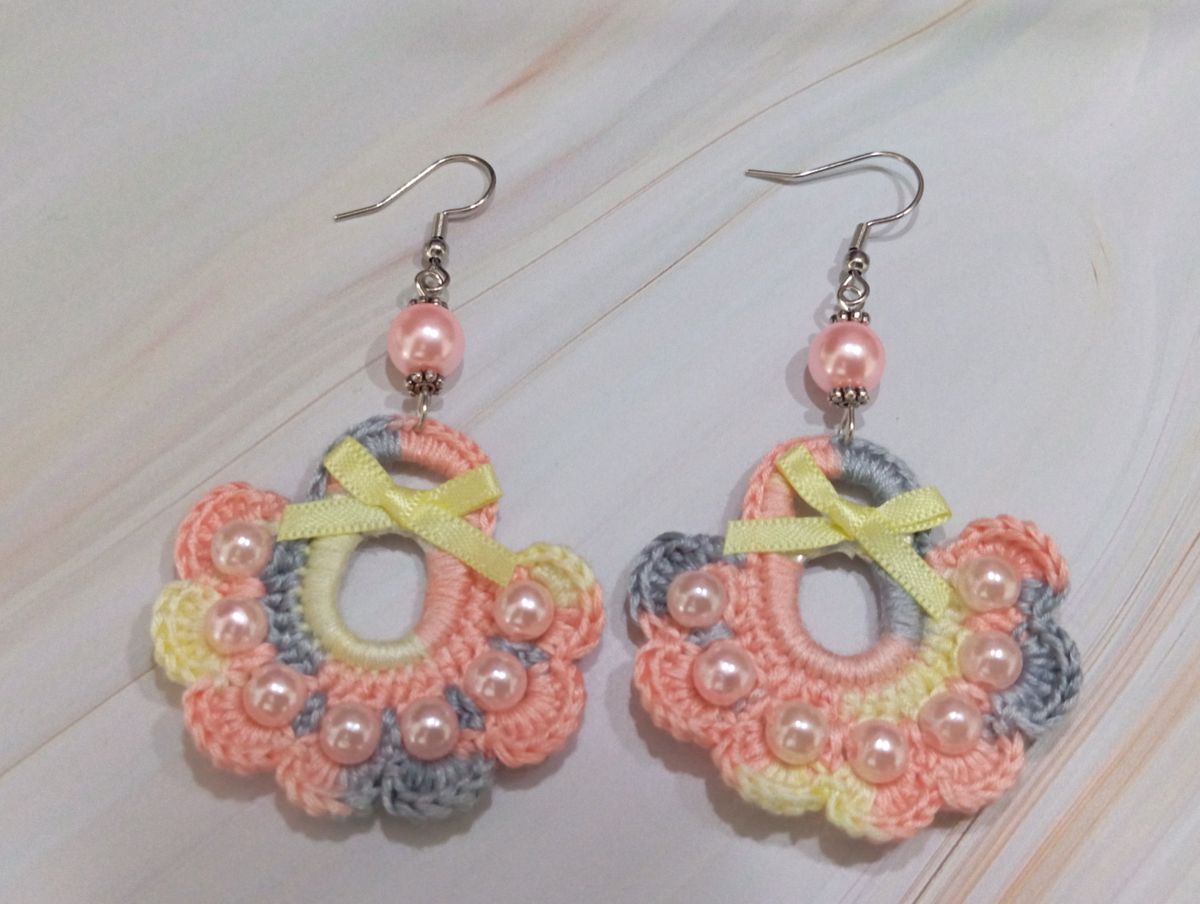 Boucle d'Oreille Rose/Grise/Jaune avec perles