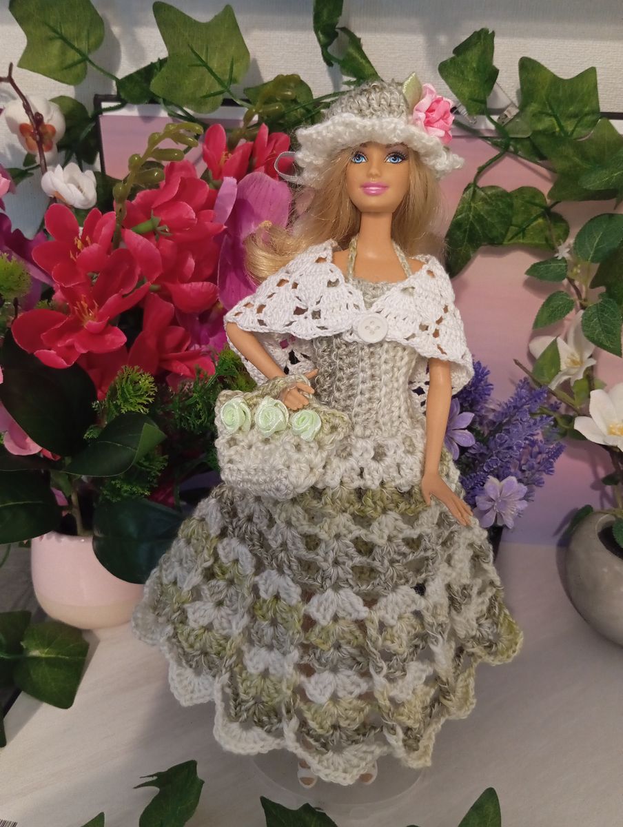 Robe verte/blanche pour poupée type Barbie