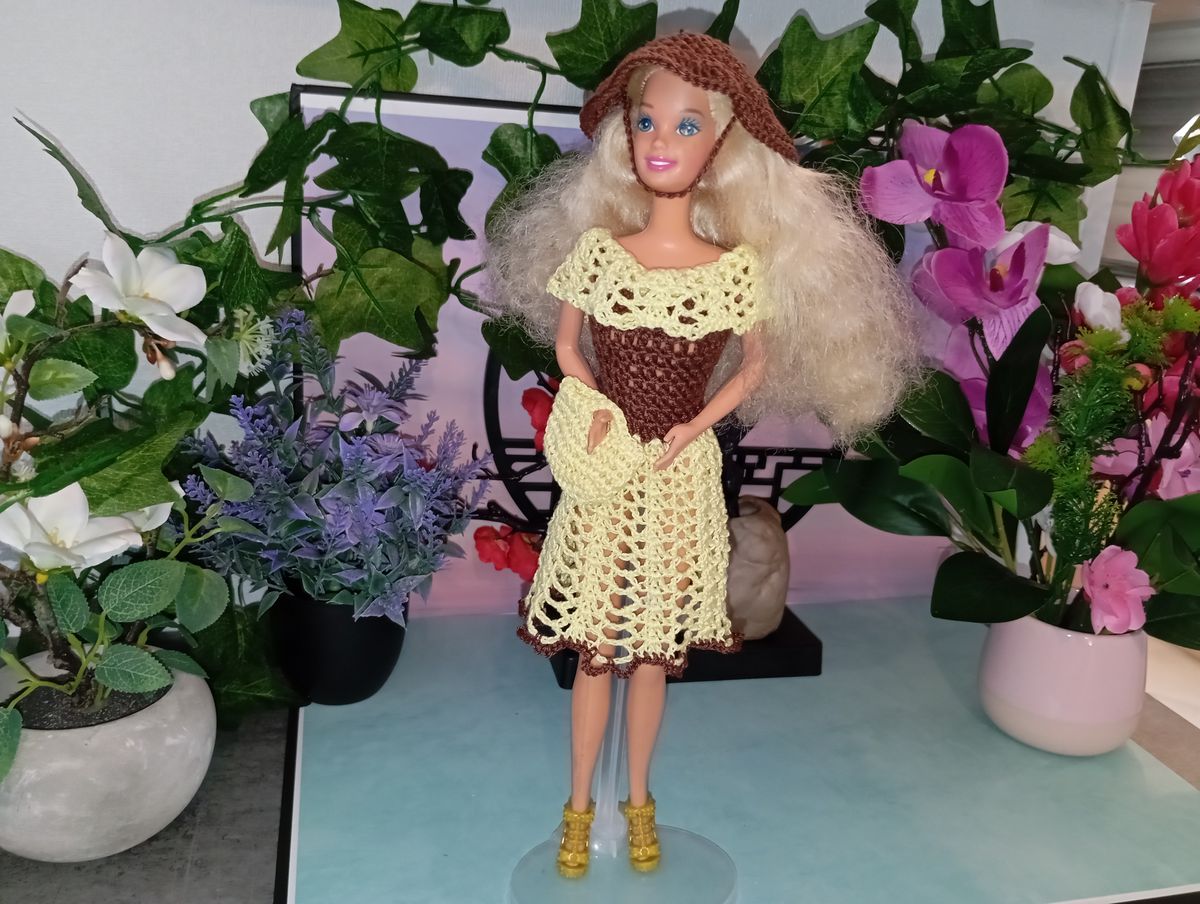 Robe courte jaune/marron pour poupée type Barbie