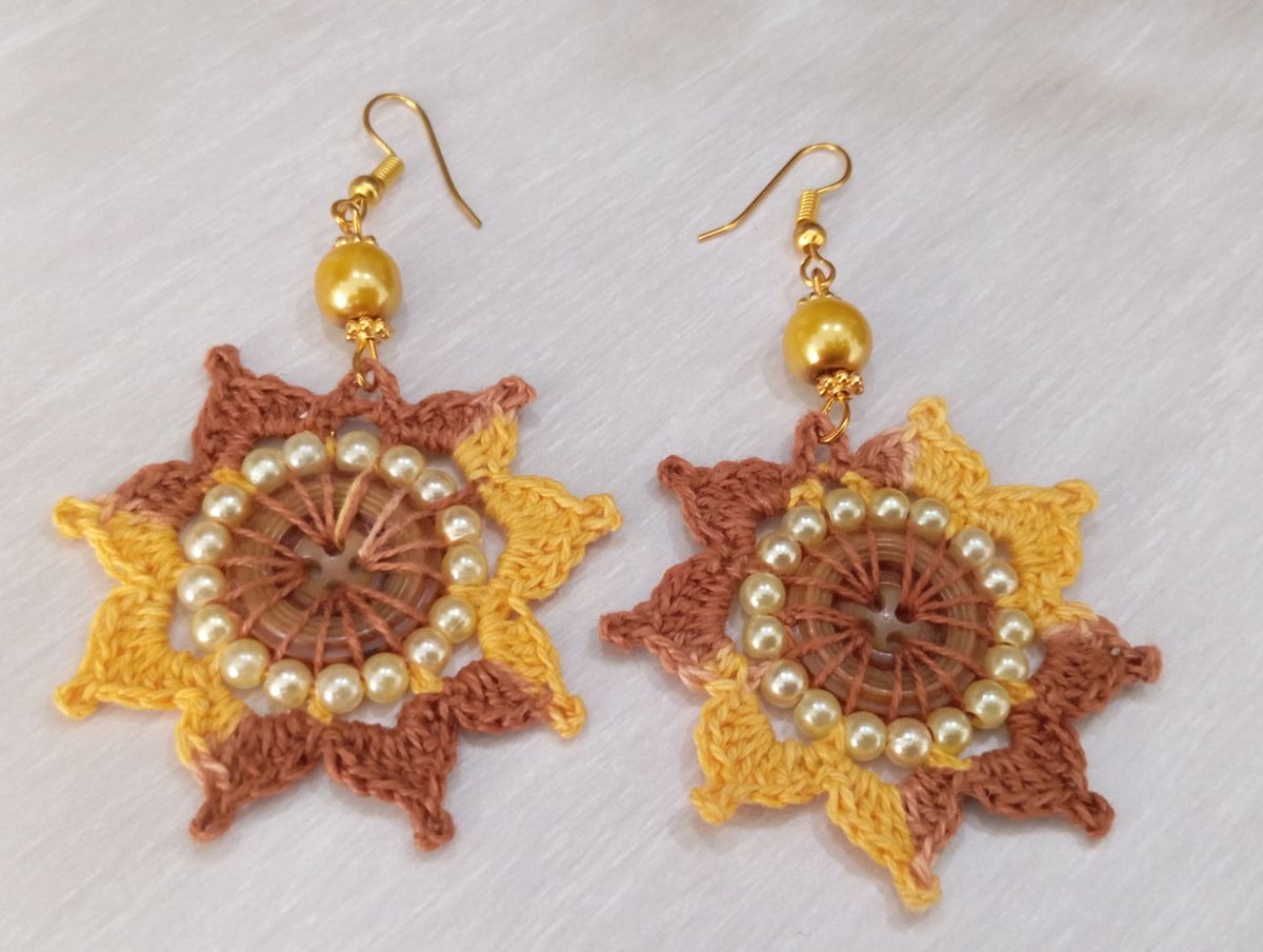 Boucle d'Oreille Marron/Jaune avec bouton et perles