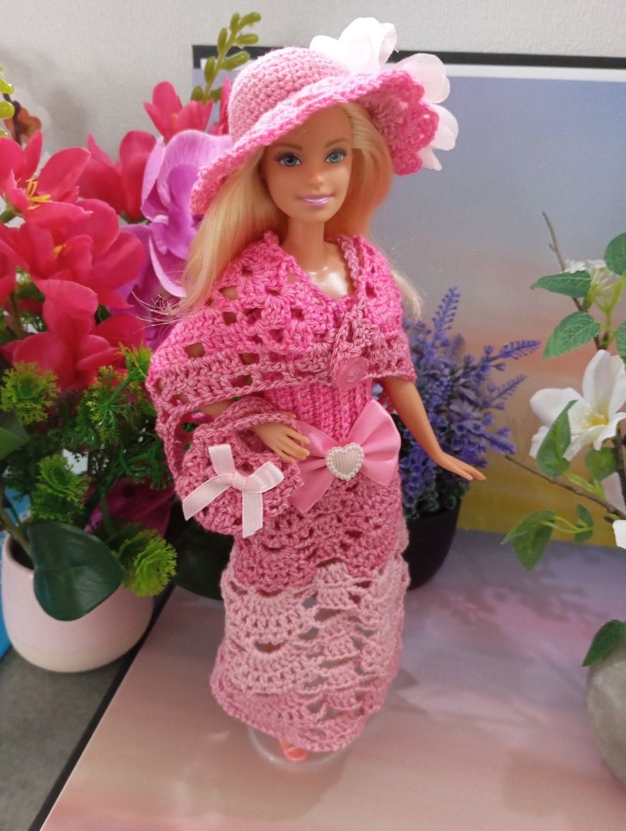 Robe rose pour poupée type Barbie