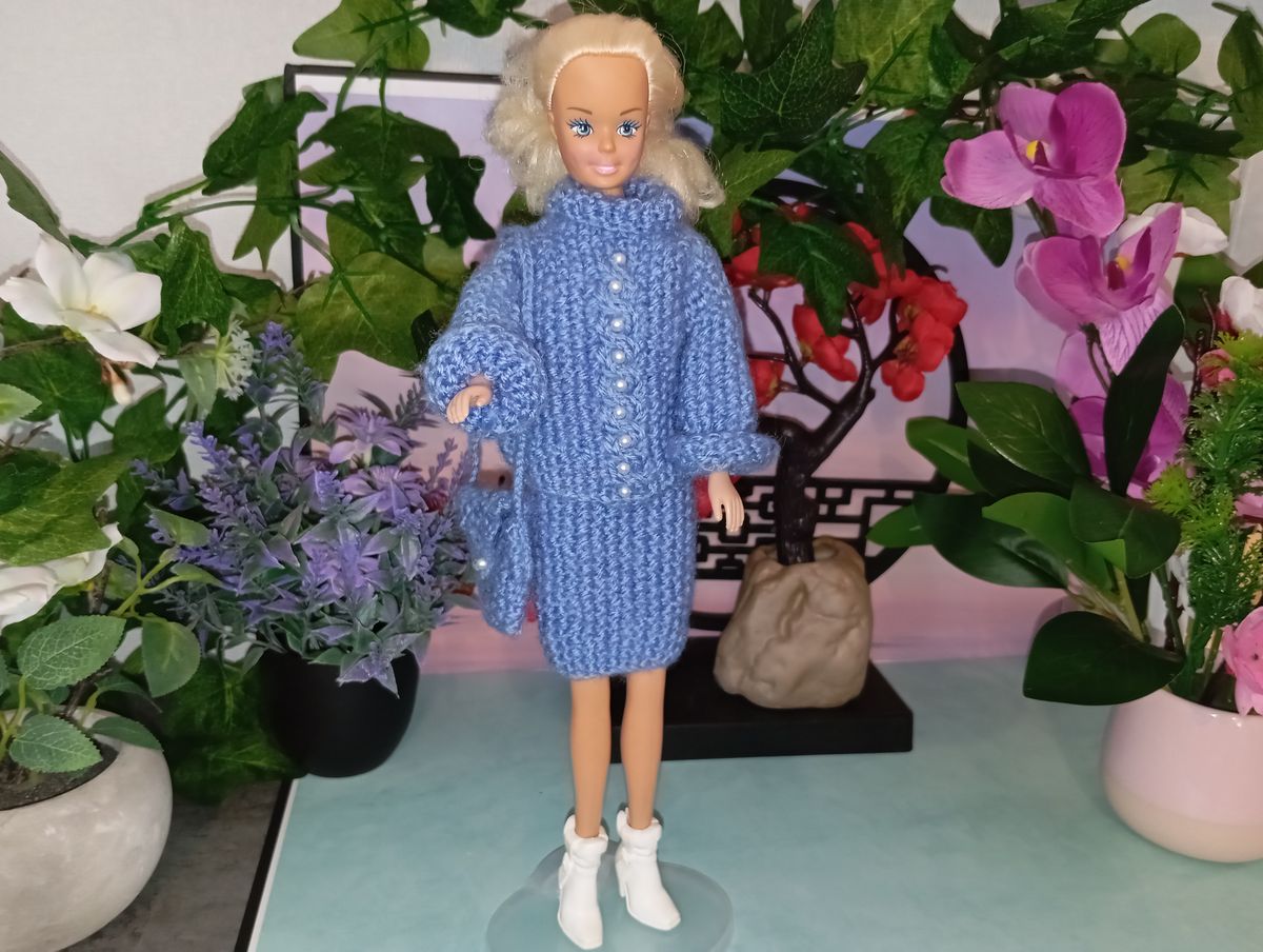 Tailleur bleu pour poupée type Barbie