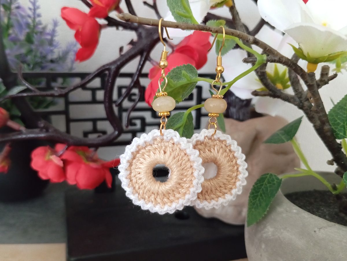 Boucle d'Oreille ronde blanche/beige