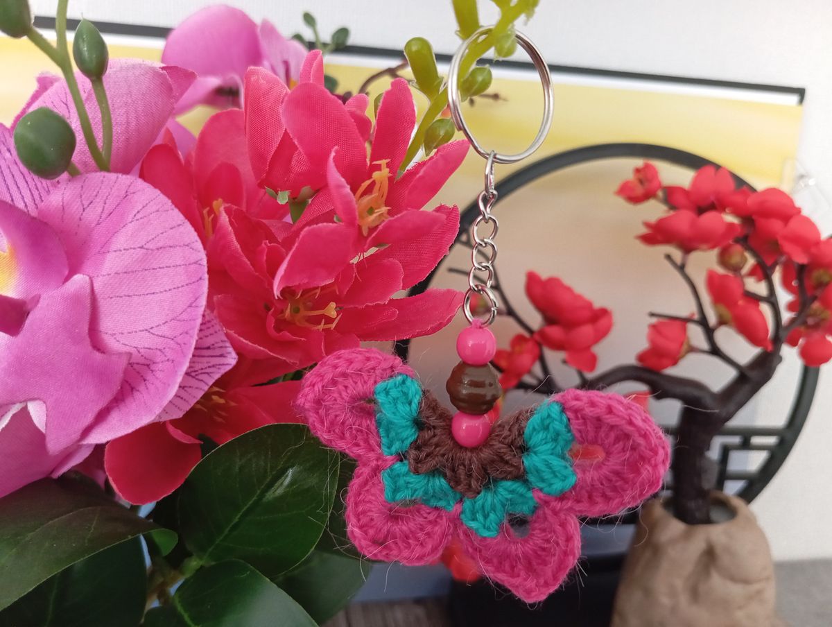 Porte clé papillon fuchsia/vert/marron