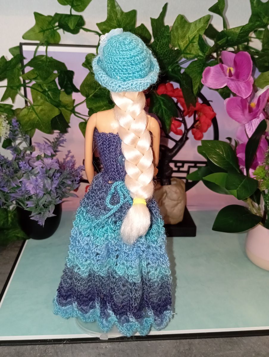 Robe longue bleue pour poupée type Barbie