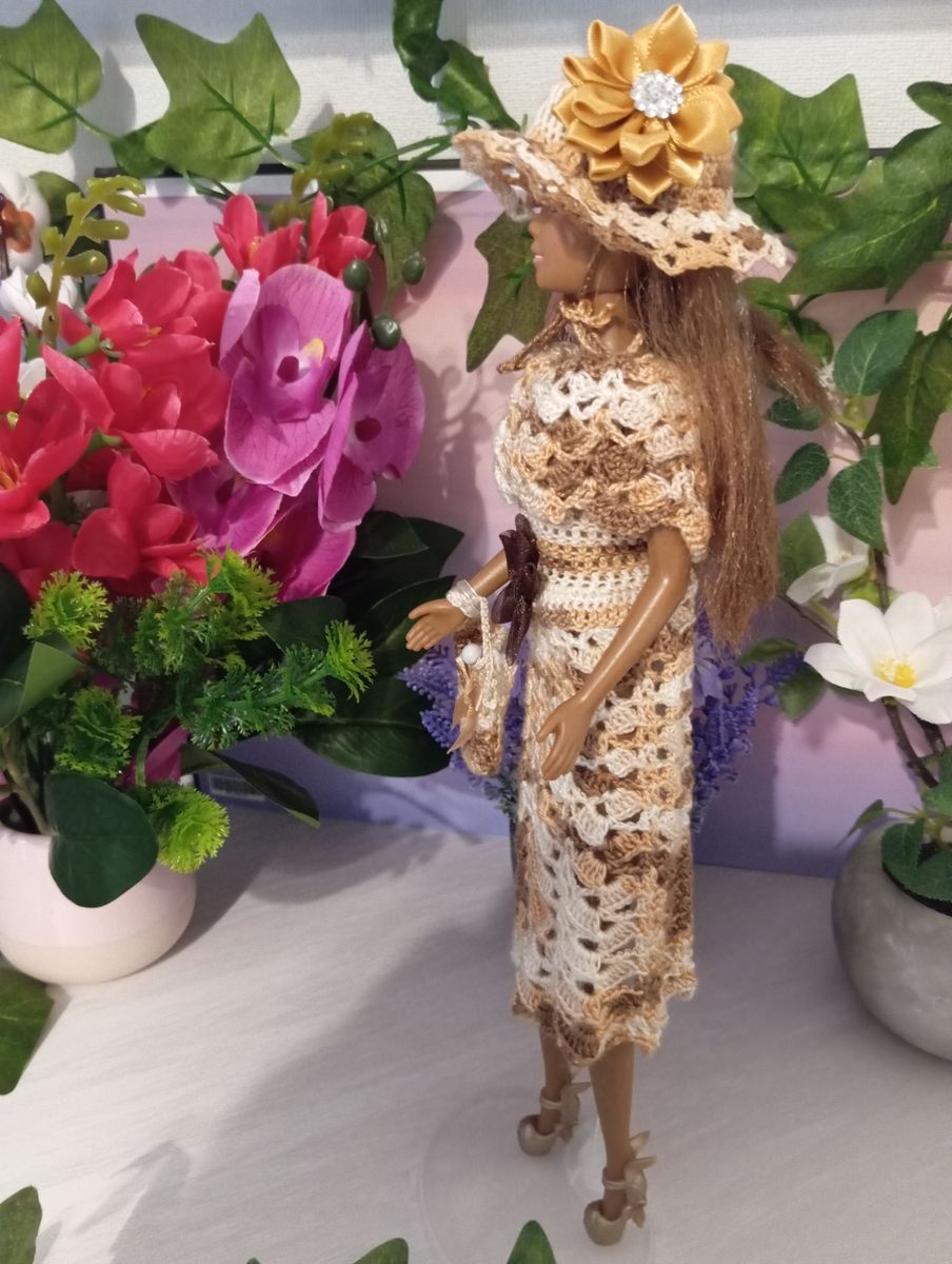 Robe longue marron/beige pour poupée type Barbie