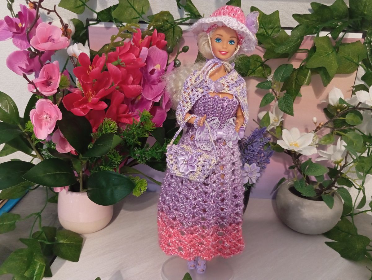 Robe mauve/rose pour poupée type Barbie
