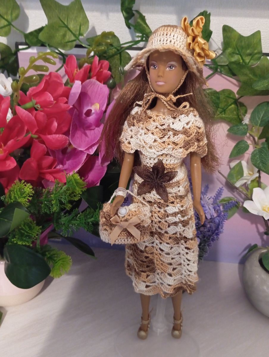 Robe longue marron/beige pour poupée type Barbie