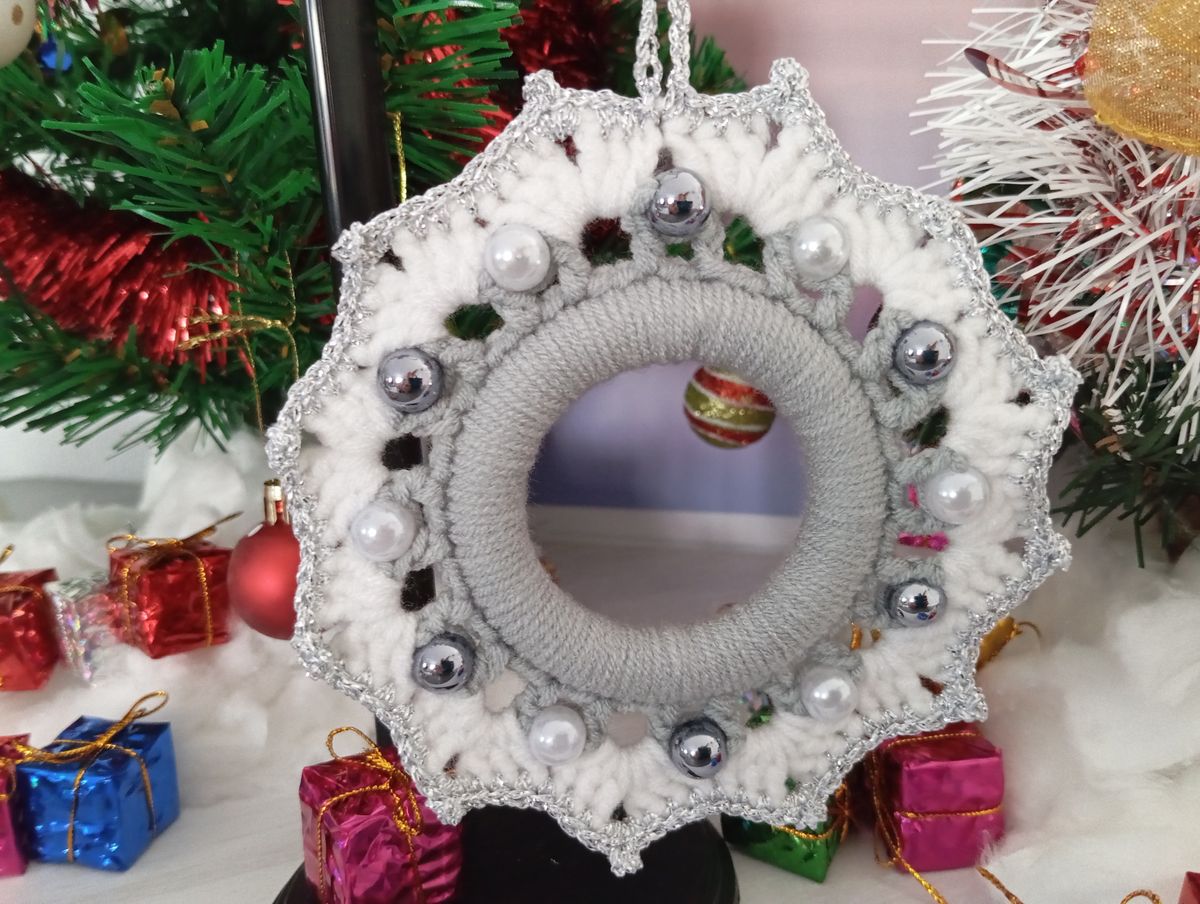 Petite couronne de Noël Grise/Blanche fil argenté