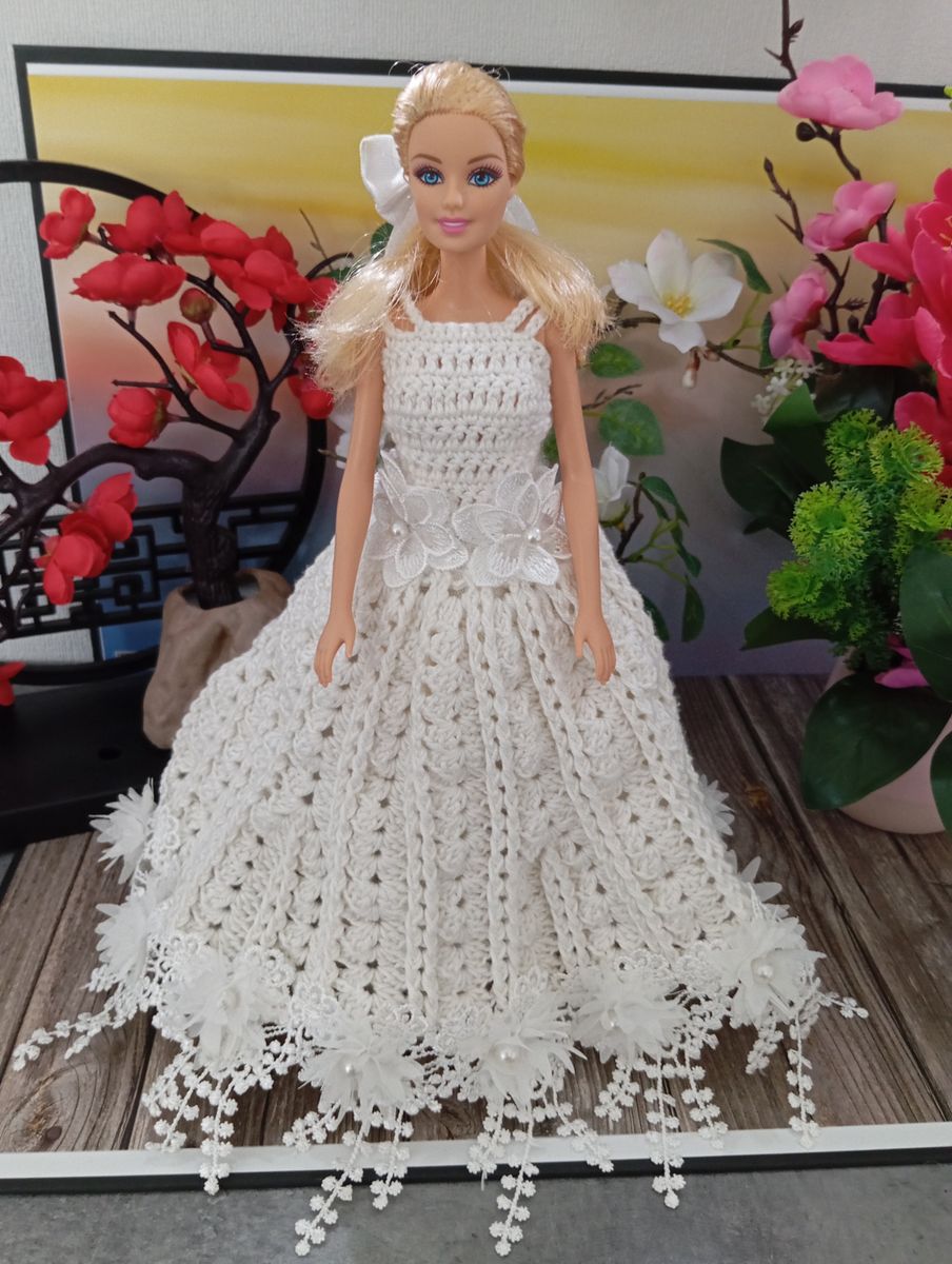 Robe de mariée blanche pour poupée type Barbie