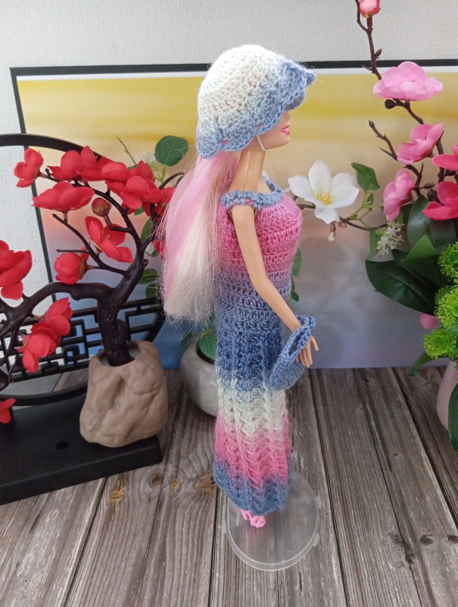 Robe bleu/blanc/rose pour poupée type Barbie