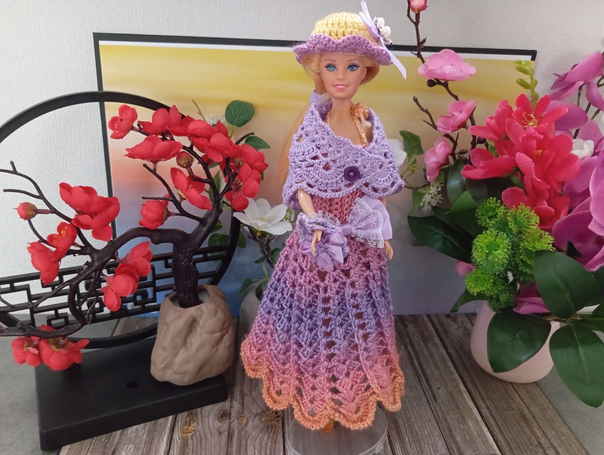 Robe rose/mauve pour poupée type Barbie