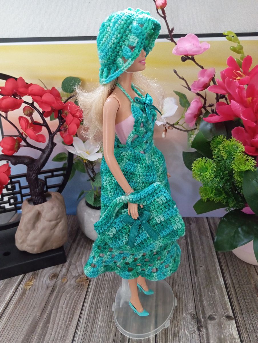 Robe verte pour poupée type Barbie