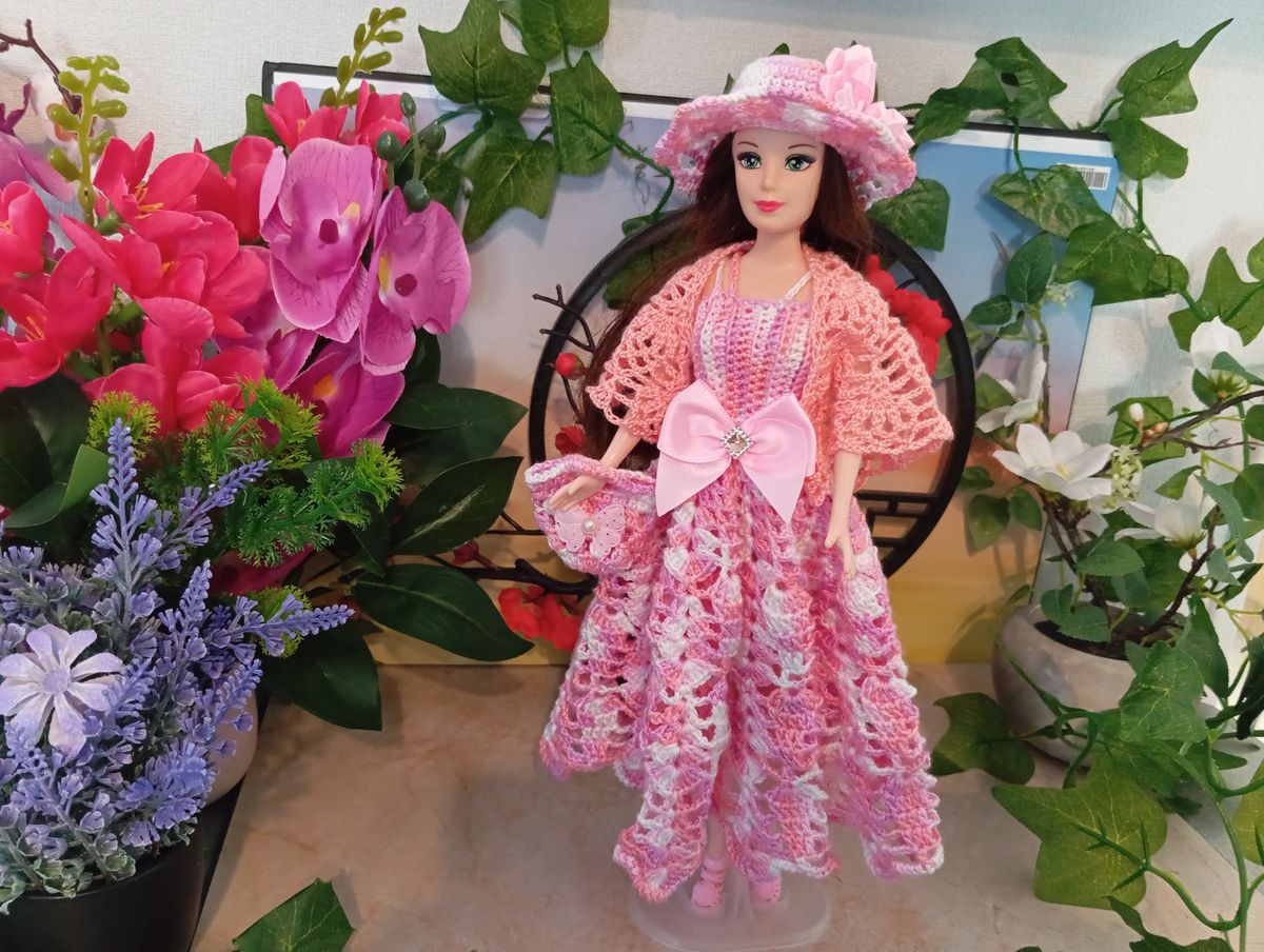 Robe rose/blanche pour poupée type Barbie