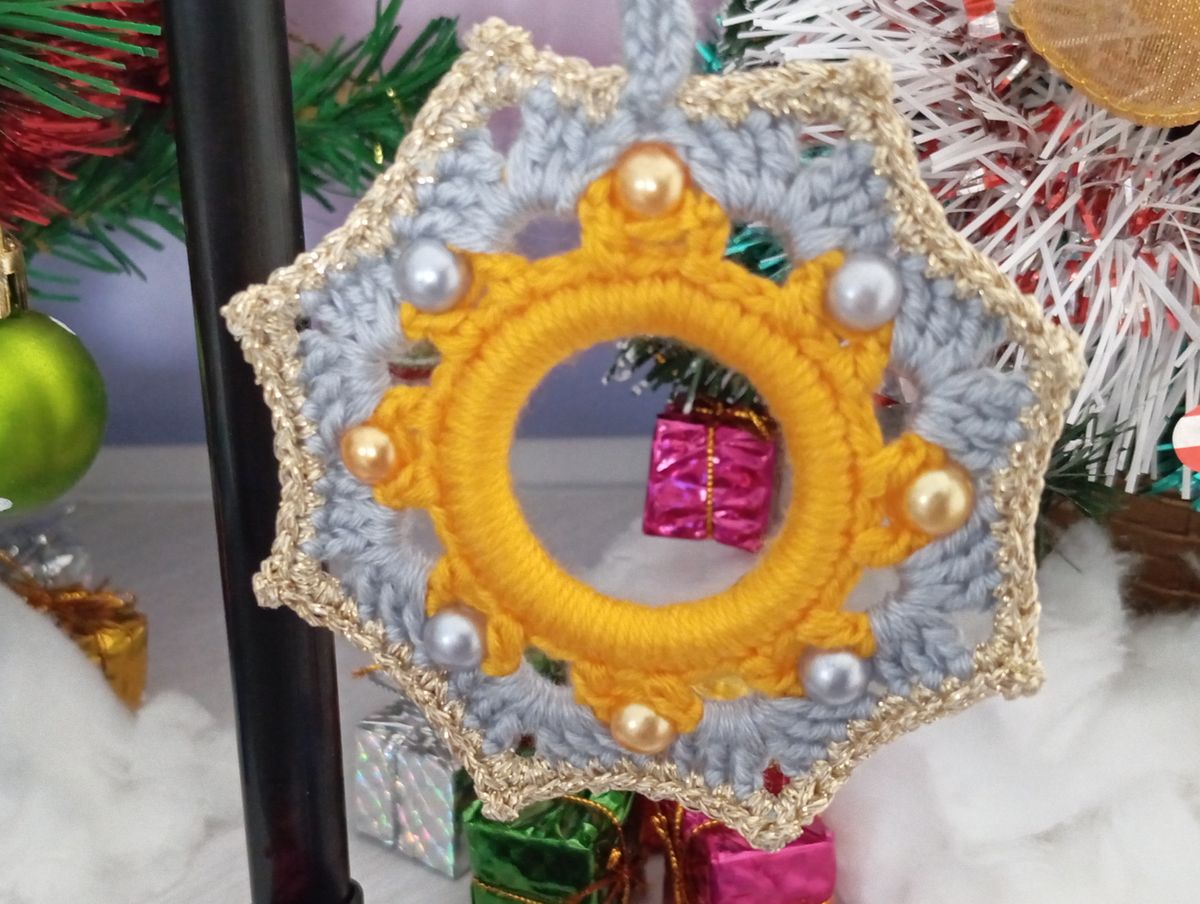 Petite couronne de Noël or/grise fil doré