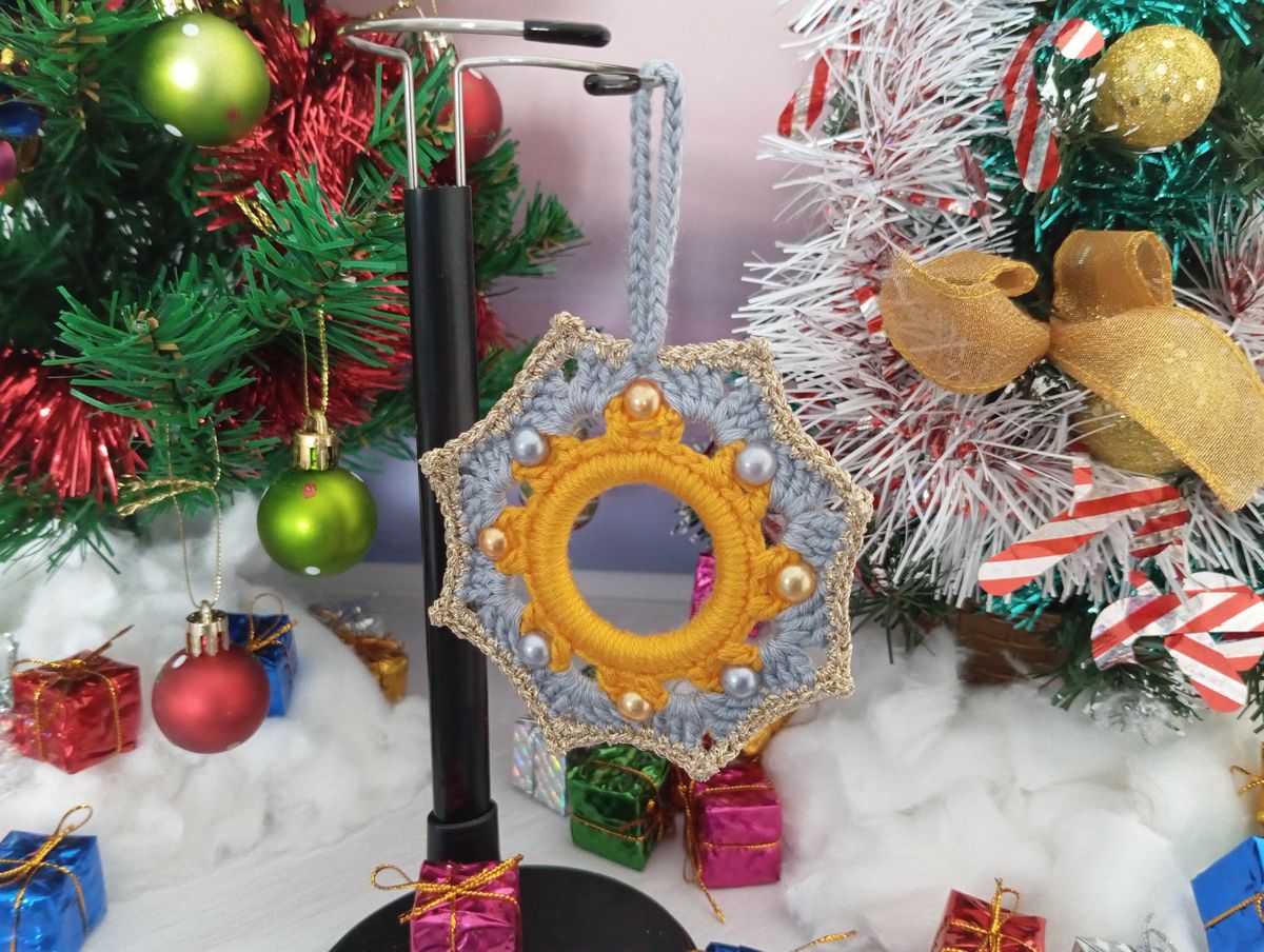 Petite couronne de Noël or/grise fil doré