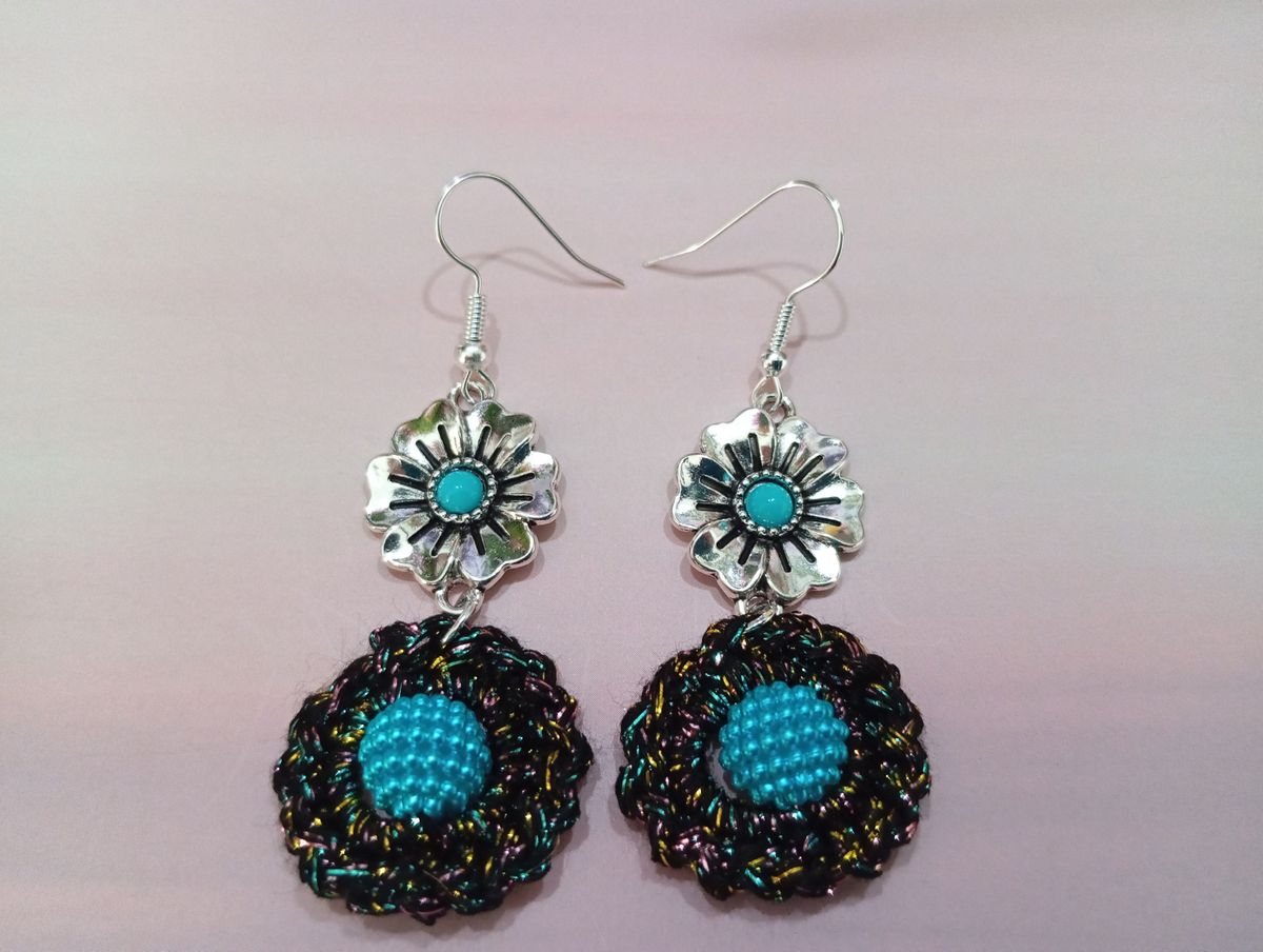  Boucle d'Oreille Noire avec perle