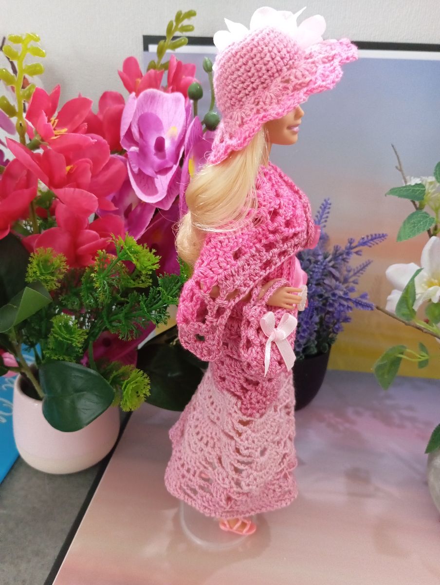 Robe rose pour poupée type Barbie