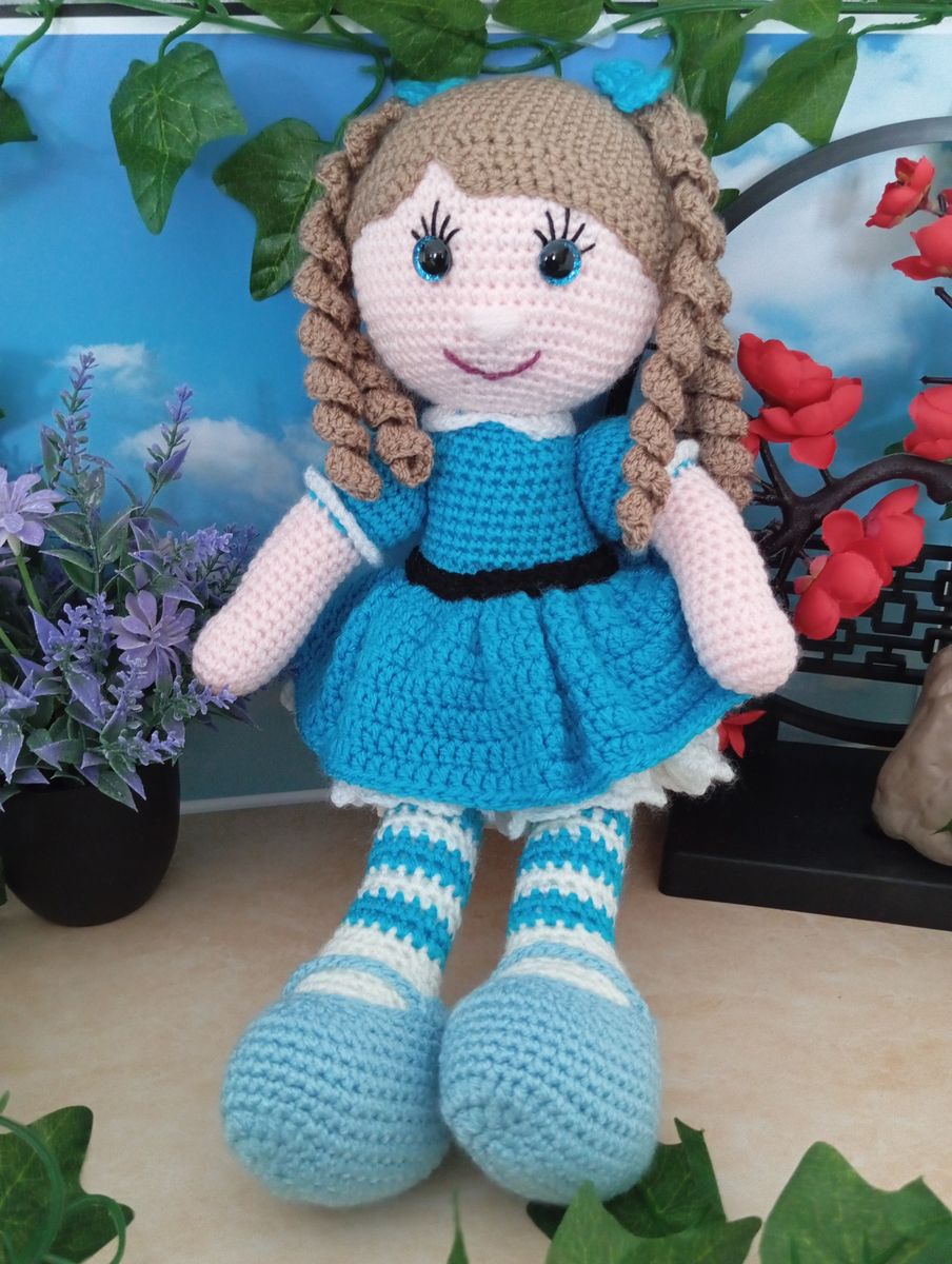 Poupée Européenne - robe bleue