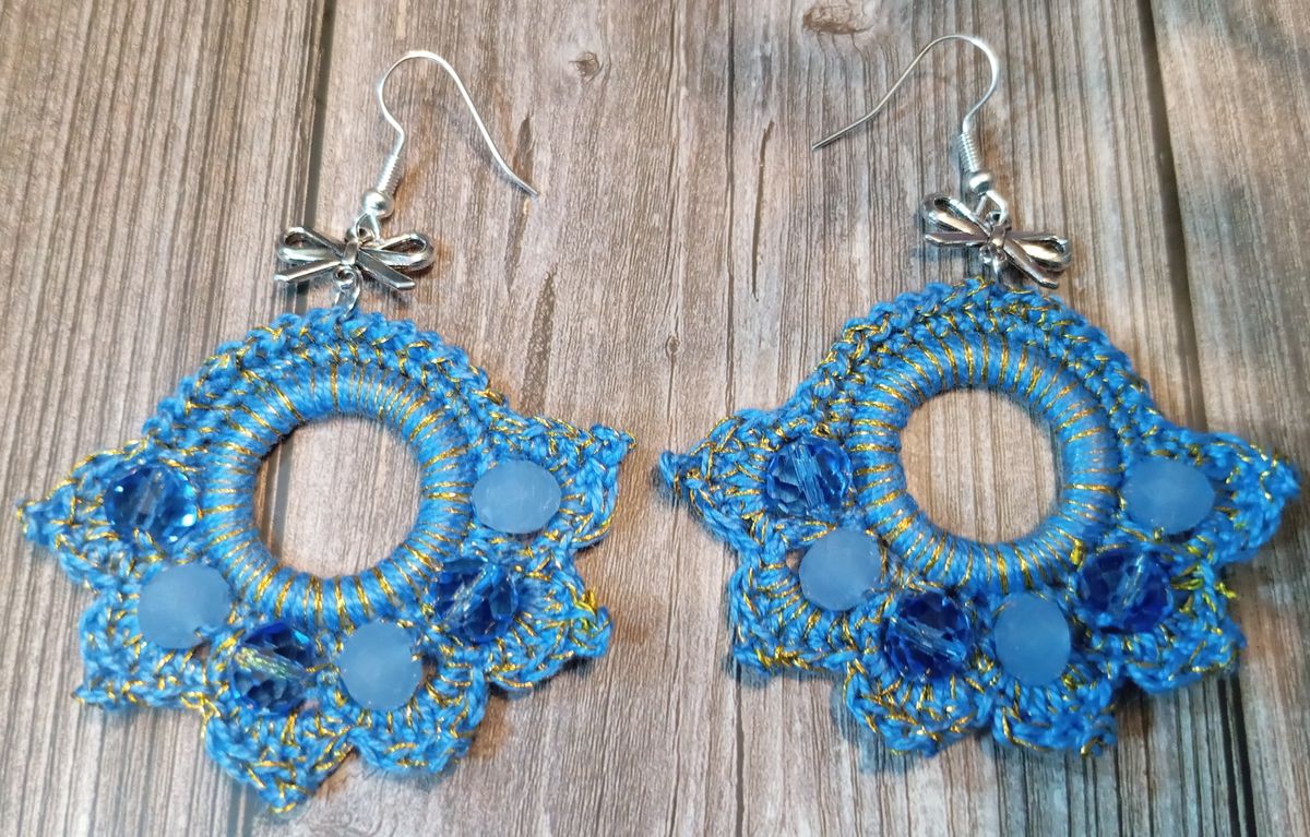 Boucle d'Oreille Bleue avec perles
