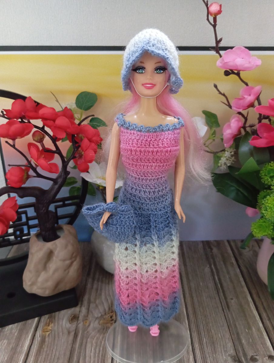 Robe bleu/blanc/rose pour poupée type Barbie
