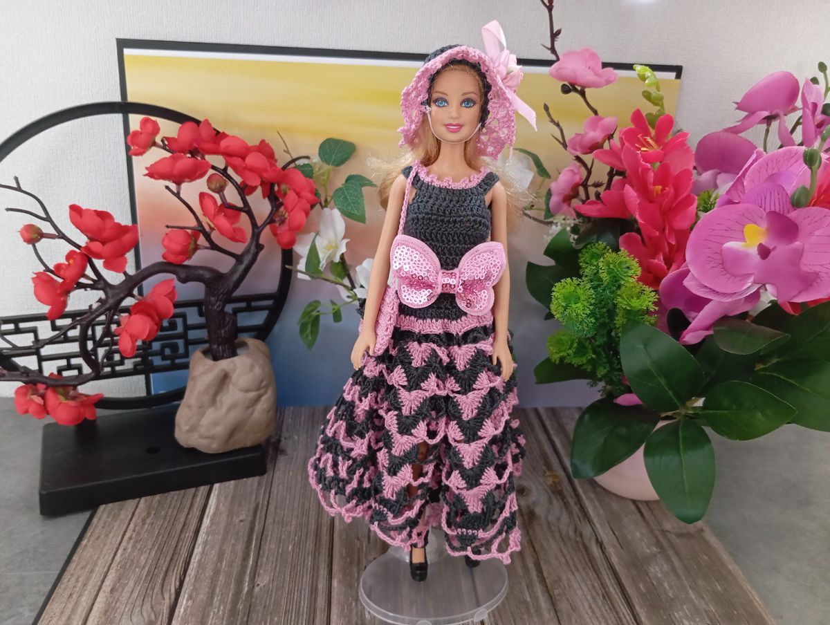 Robe longue grise/rose pour poupée type Barbie