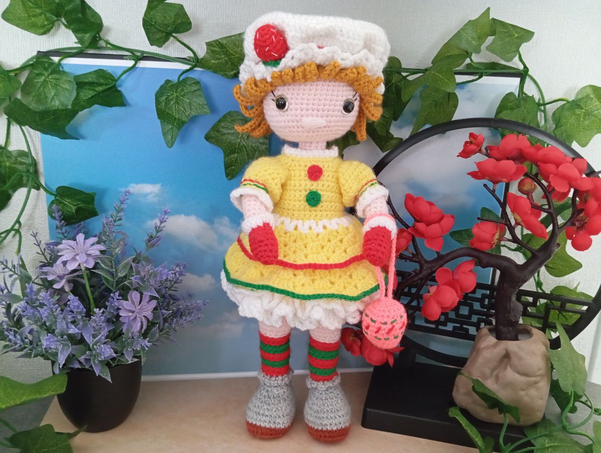 Poupée Amigurumi robe jaune