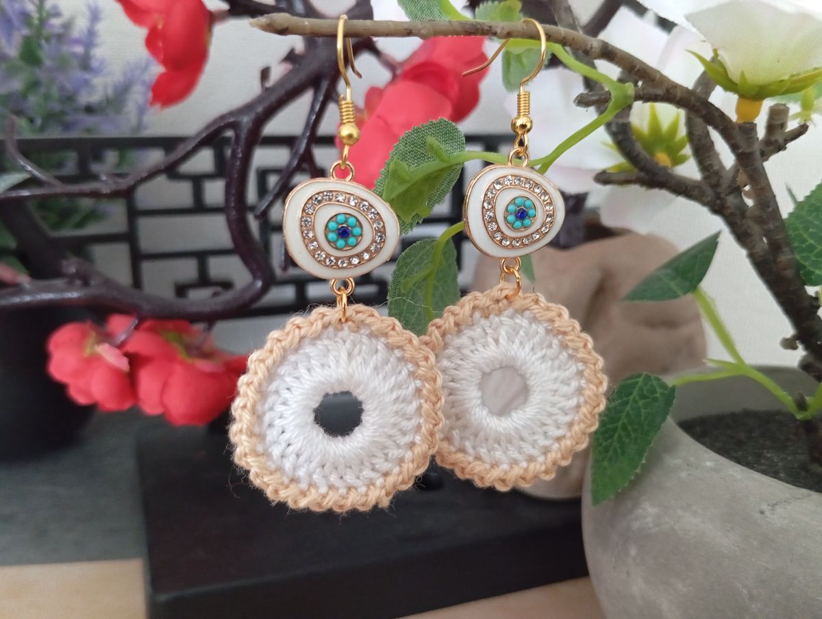 Boucle d'Oreille ronde beige/blanche
