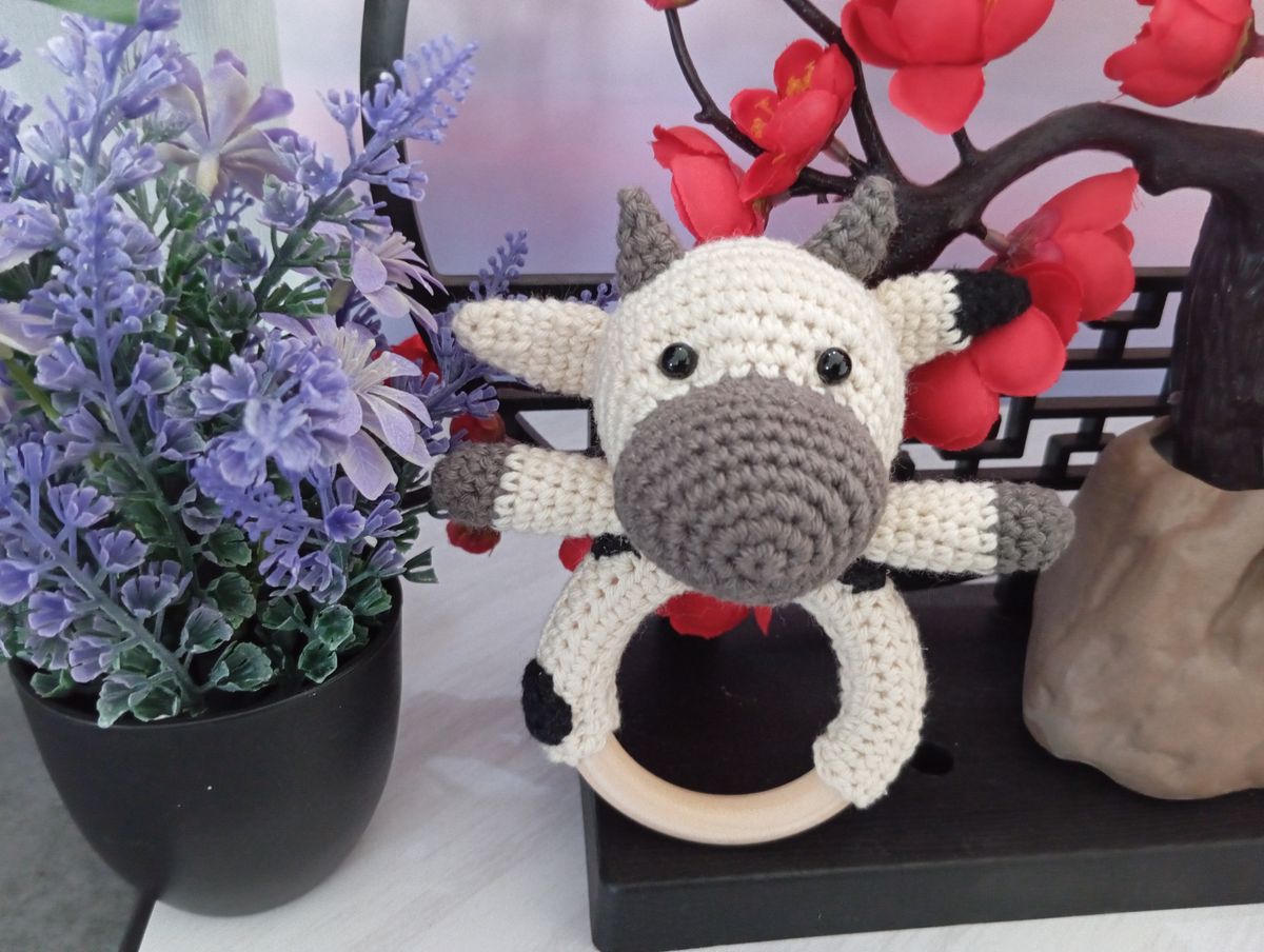 Hochet Vache blanche/grise