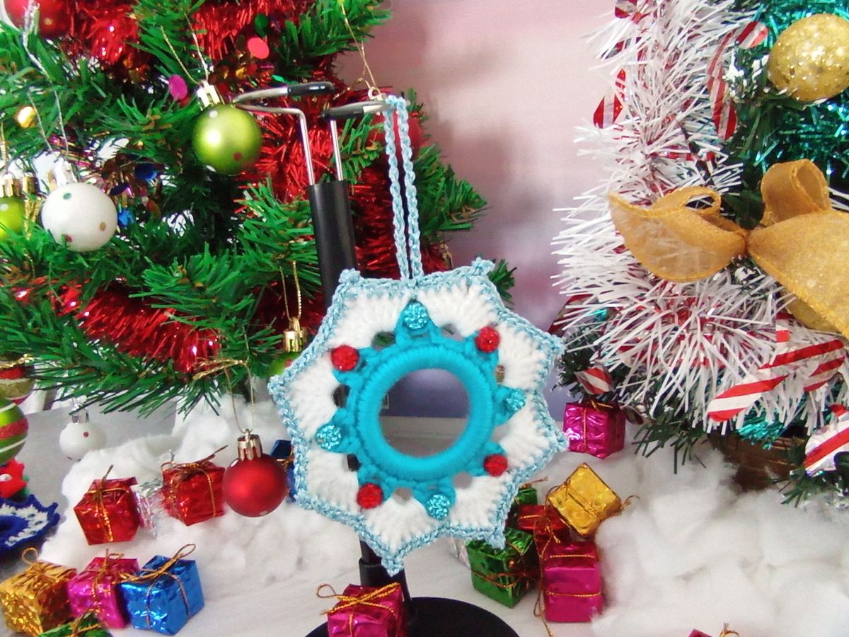 Petite couronne de Noël bleue/blanche fil brillant bleu