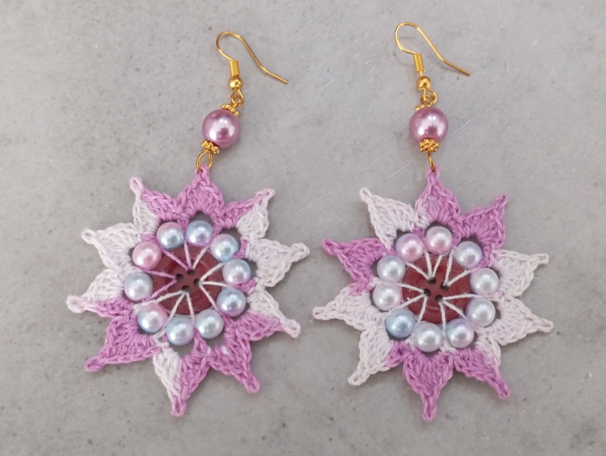 Boucle d'Oreille Mauve/Blanche avec bouton et perles