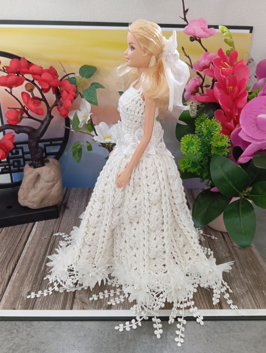 Robe de mariée blanche pour poupée type Barbie