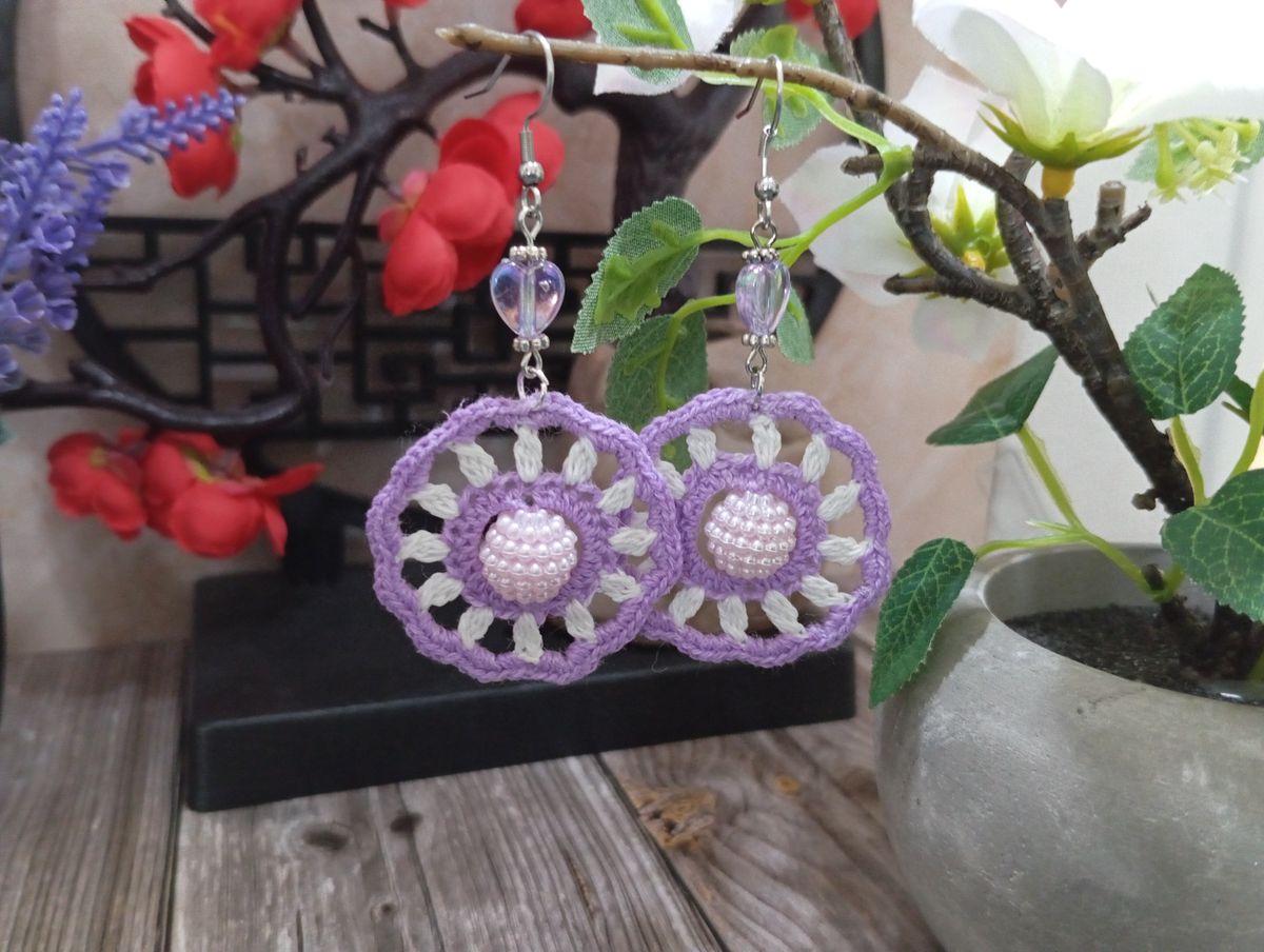 Boucle d'Oreille Lilas/Blanche avec perle