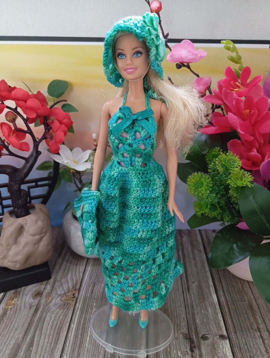 Robe verte pour poupée type Barbie